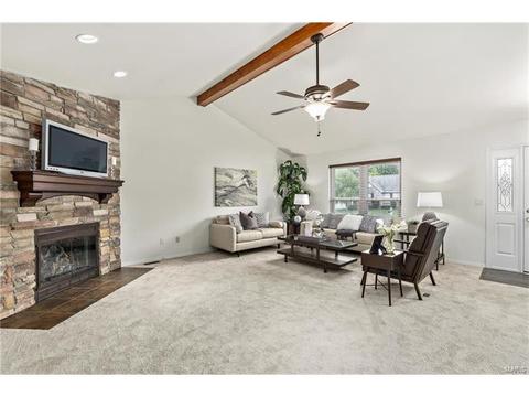 133 Keystone Crossing Dr, O'fallon, MO 63368 photo 2