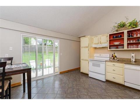 838 Country Stone Dr, Ballwin, MO 63021 photo 9