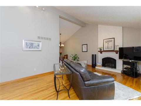 838 Country Stone Dr, Ballwin, MO 63021 photo 3