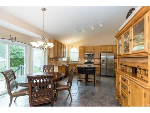748 Stoney Creek Ln, Ballwin, MO 63021 photo 9