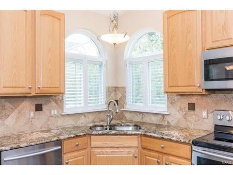 748 Stoney Creek Ln, Ballwin, MO 63021 photo 11