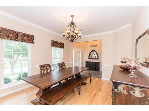 748 Stoney Creek Ln, Ballwin, MO 63021 photo 4