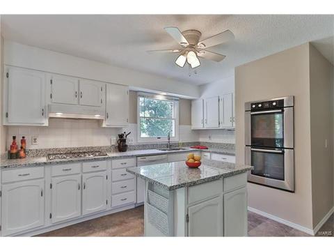 152 Lucerne Place Dr, Ballwin, MO 63011 photo 9