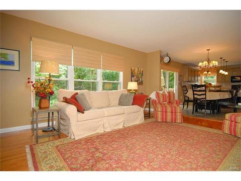 1242 Oak Borough, Ballwin, MO 63021 photo 8