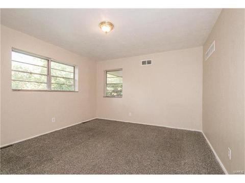 419 Day Dr, Saint Louis, MO 63135 photo 8