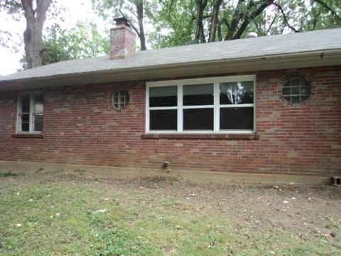 419 Day Dr, Saint Louis, MO 63135 photo 4