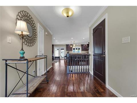 728 Huntsmoor Ct, Ballwin, MO 63011 photo 2