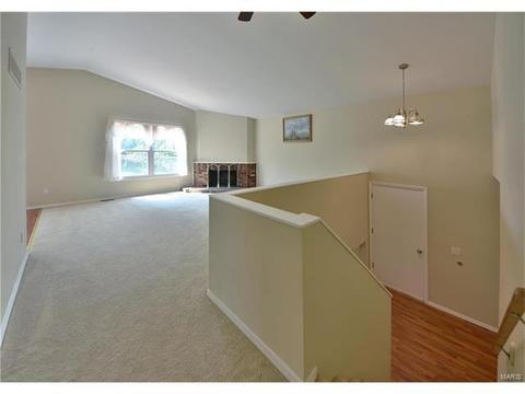 522 Red Bridge Ct, Ballwin, MO 63021 photo 3
