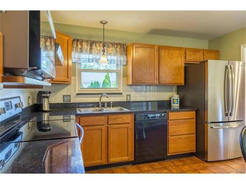 303 Sunrise Blvd, Ballwin, MO 63021 photo 2