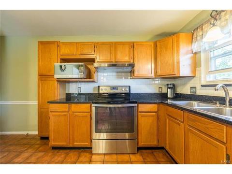 303 Sunrise Blvd, Ballwin, MO 63021 photo 3