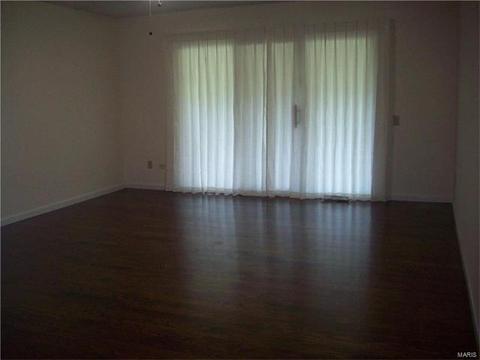956 Barbizon Dr, Ballwin, MO 63021 photo 8