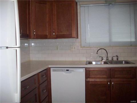 956 Barbizon Dr, Ballwin, MO 63021 photo 5