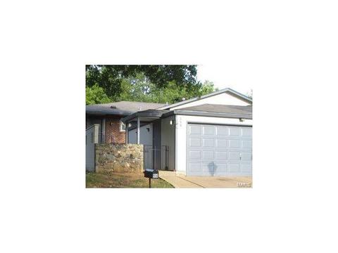 956 Barbizon Dr, Ballwin, MO 63021 photo 1