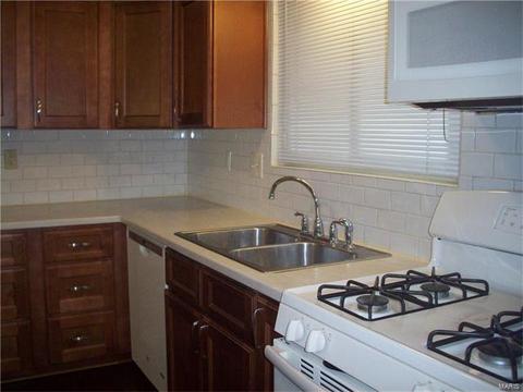 956 Barbizon Dr, Ballwin, MO 63021 photo 3