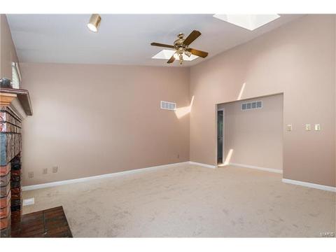 863 Spring Hill Farm Dr, Ballwin, MO 63021 photo 3