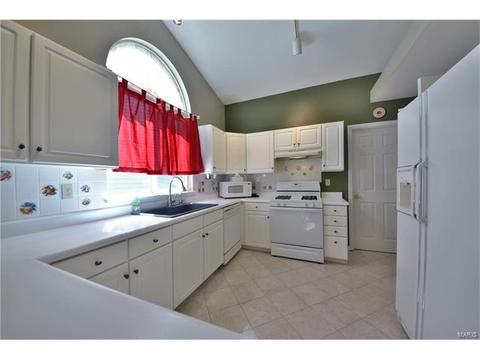 324 Buckhurst Dr, Ballwin, MO 63021 photo 3