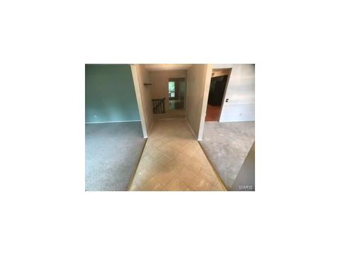 838 Wheelwright Dr, Ballwin, MO 63021 photo 2