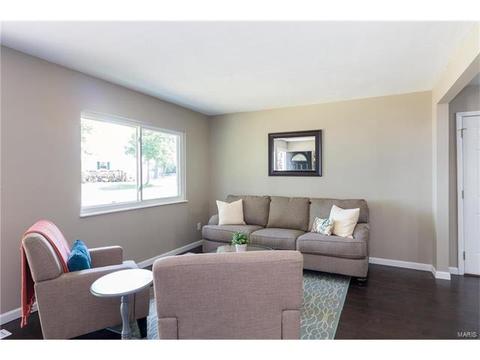 9 S Lang, O'fallon, MO 63366 photo 6