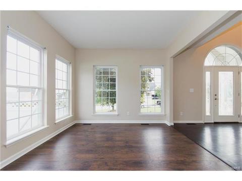 2 Hidden Spring Ct, Saint Charles, MO 63304 photo 4