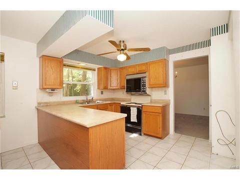 1132 Hobbs Mill Dr, Ballwin, MO 63021 photo 3