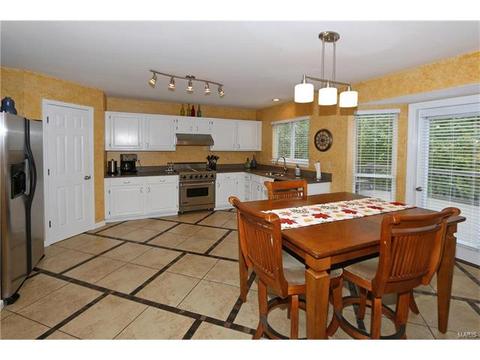 1938 Strawberry Ridge Dr, Ballwin, MO 63021 photo 6