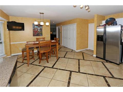 1938 Strawberry Ridge Dr, Ballwin, MO 63021 photo 8