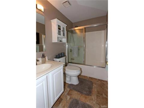 1938 Strawberry Ridge Dr, Ballwin, MO 63021 photo 16