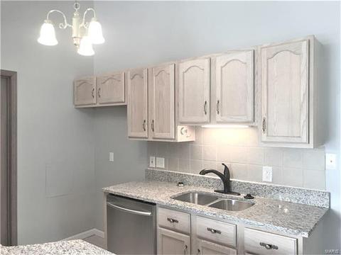 125 Towne Square Ct, Eureka, MO 63025 photo 6