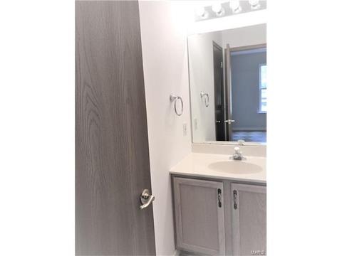 125 Towne Square Ct, Eureka, MO 63025 photo 10
