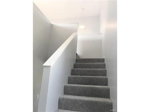125 Towne Square Ct, Eureka, MO 63025 photo 2