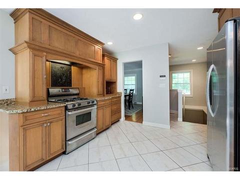 1 Barrett Woods, Ballwin, MO 63021 photo 3