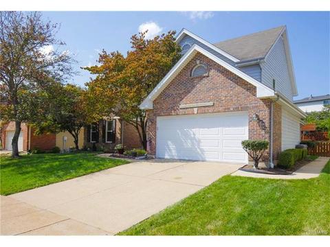 565 Oak Leaf Manor Ct, Ballwin, MO 63021 photo 2