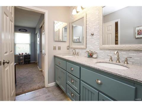 565 Oak Leaf Manor Ct, Ballwin, MO 63021 photo 20