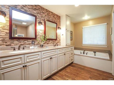 565 Oak Leaf Manor Ct, Ballwin, MO 63021 photo 15