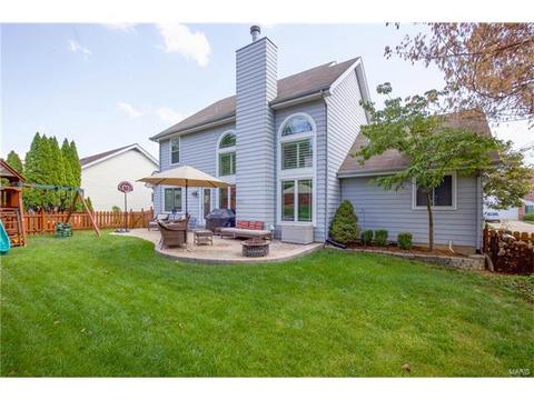 565 Oak Leaf Manor Ct, Ballwin, MO 63021 photo 3