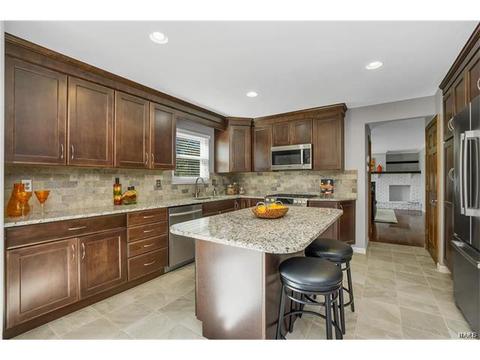 1313 Kyle Dr, Saint Charles, MO 63304 photo 2