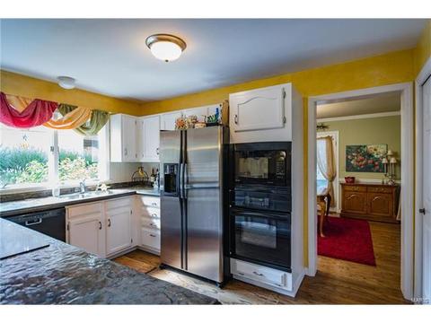 621 Huntley Heights Dr, Ballwin, MO 63021 photo 9