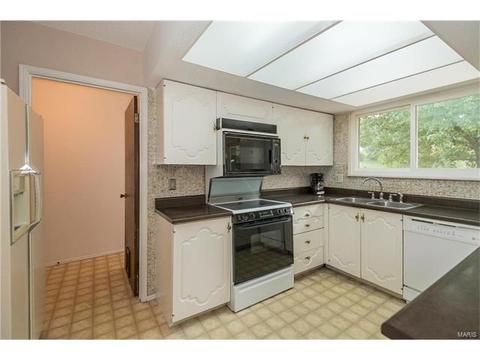 542 Stoddards Mill Dr, Ballwin, MO 63011 photo 15