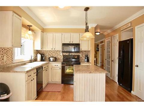 3 Castlio Ct, Saint Charles, MO 63304 photo 4