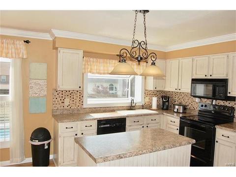 3 Castlio Ct, Saint Charles, MO 63304 photo 3