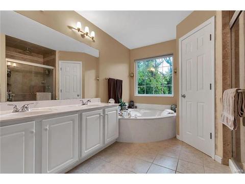 411 Pine Hollow Ct, Ballwin, MO 63021 photo 14