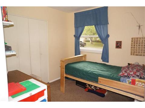242 Howard Dr, Ballwin, MO 63021 photo 12