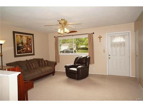 242 Howard Dr, Ballwin, MO 63021 photo 2