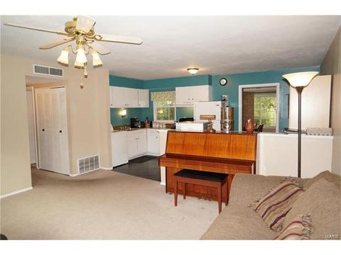 242 Howard Dr, Ballwin, MO 63021 photo 3