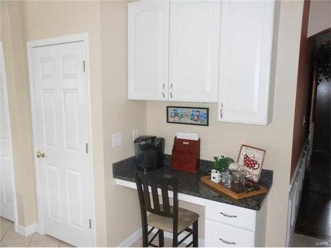 373 Carr Mnr, Ballwin, MO 63021 photo 4