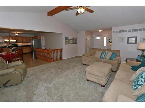 152 Keystone Crossing Dr, O'fallon, MO 63368 photo 2