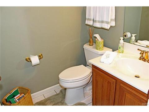 425 April Oaks Ct, Ballwin, MO 63021 photo 6