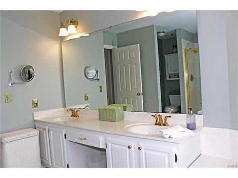 425 April Oaks Ct, Ballwin, MO 63021 photo 18