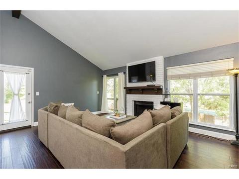 4 Bingham Ct, Saint Peters, MO 63376 photo 2