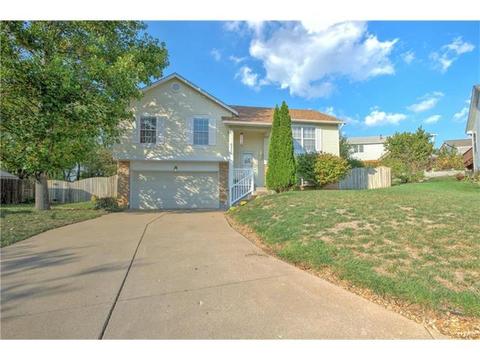 633 Longhorn Dr, O'fallon, MO 63368 photo 2